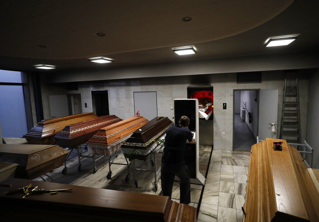 APTOPIX Virus Outbreak Crematorium Full